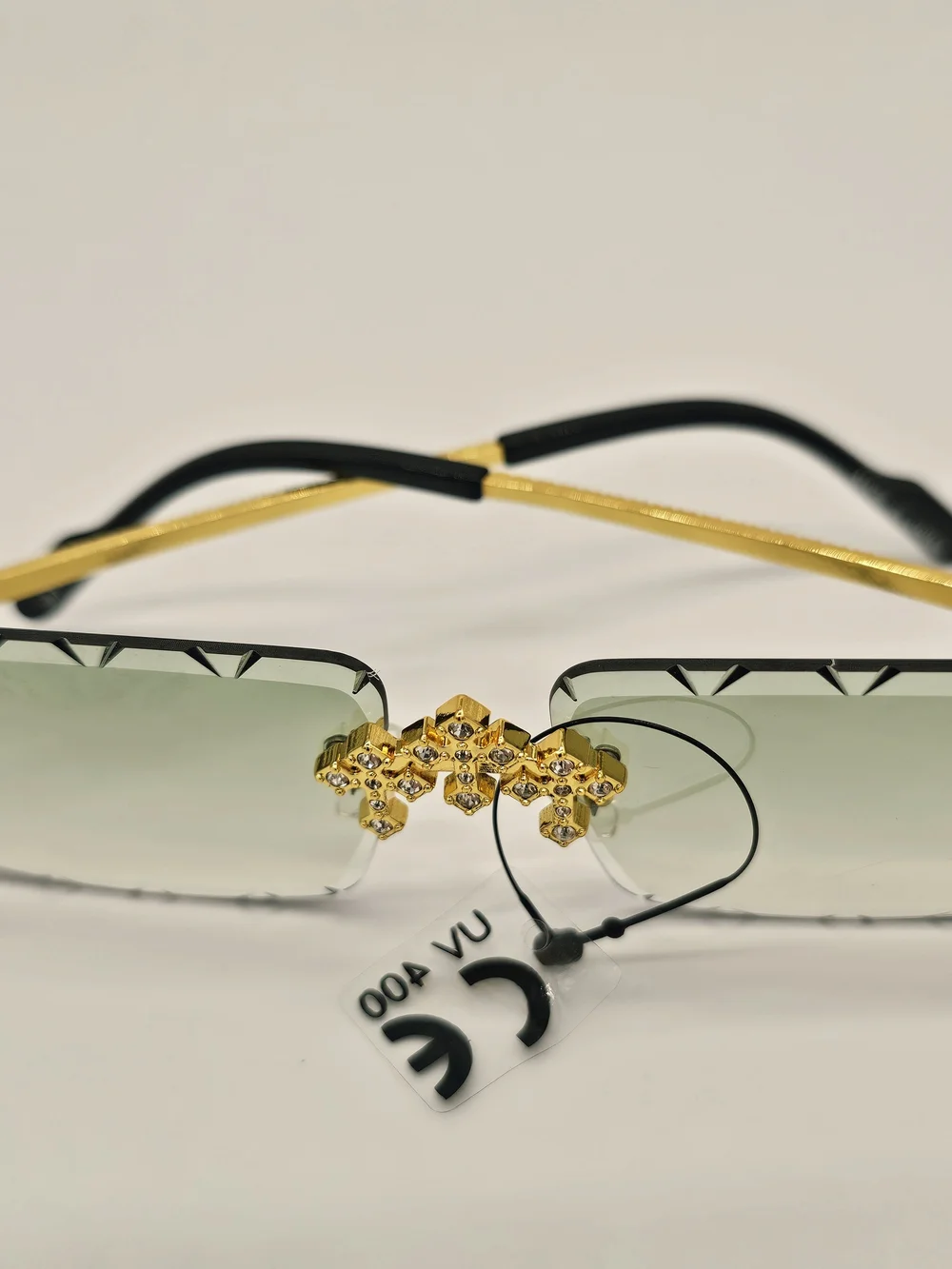 vu Gold-Trim Green Gradient Rimless Sunglasses